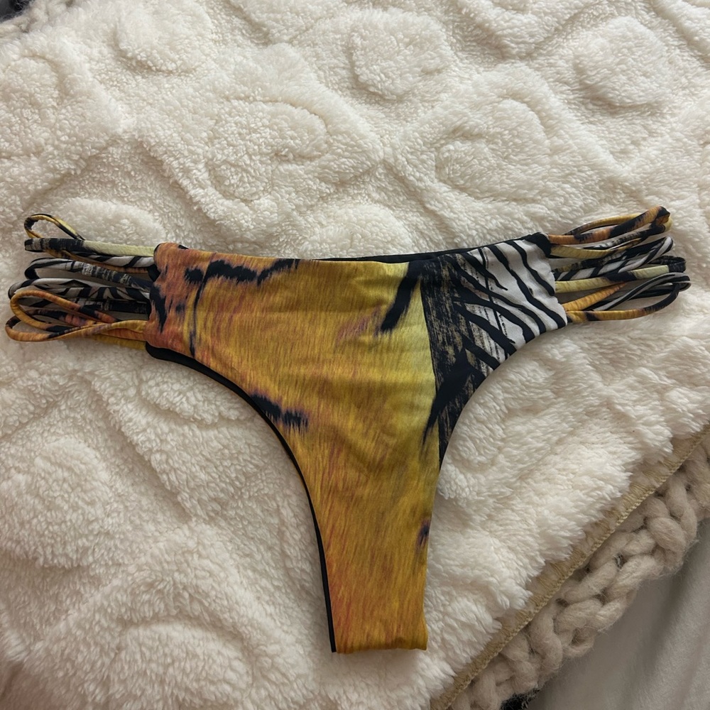 San Lorenzo reversible bikini bottoms Size XS/S
